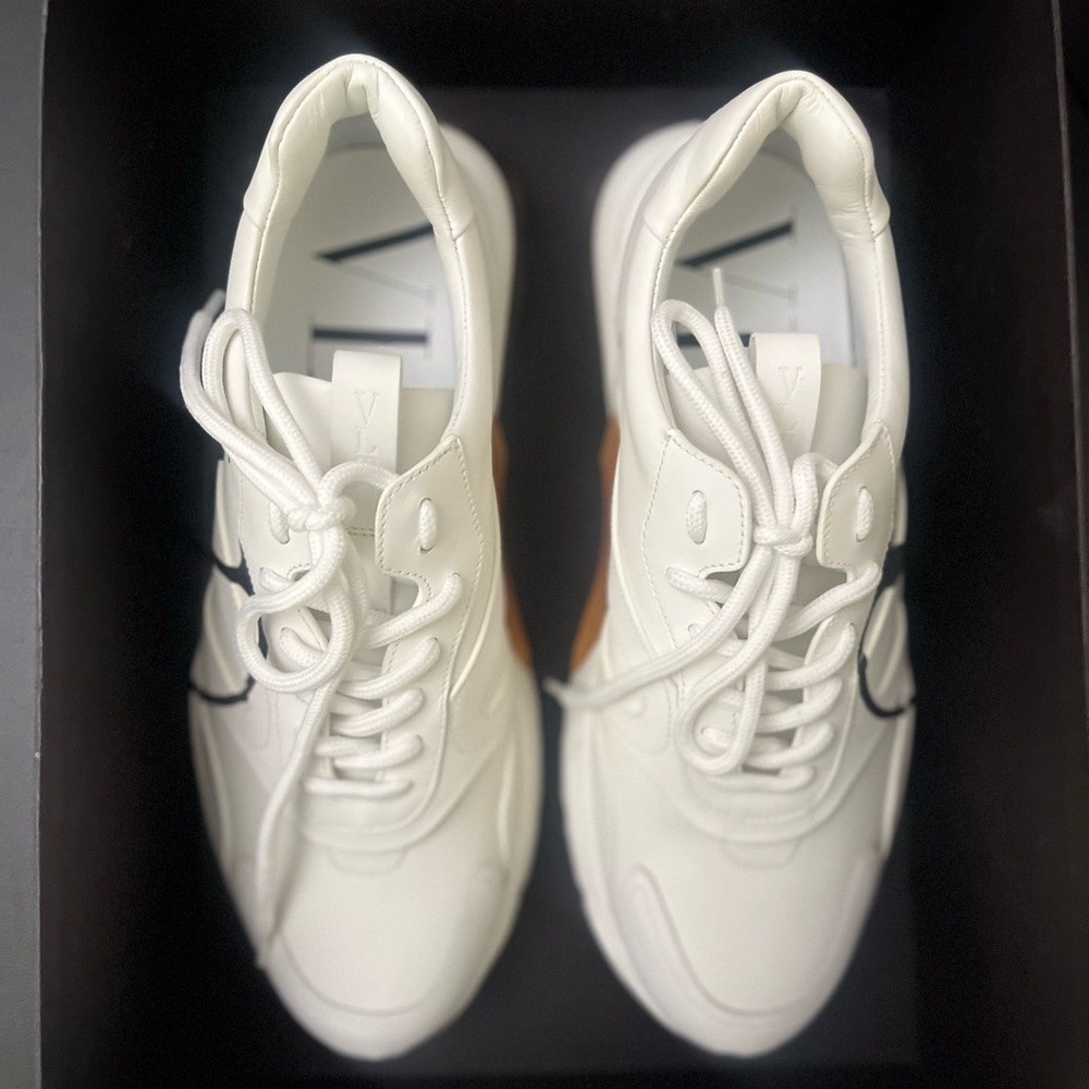 Valentino Garavani VLogo Bounce Sneaker - Picture 9 of 10